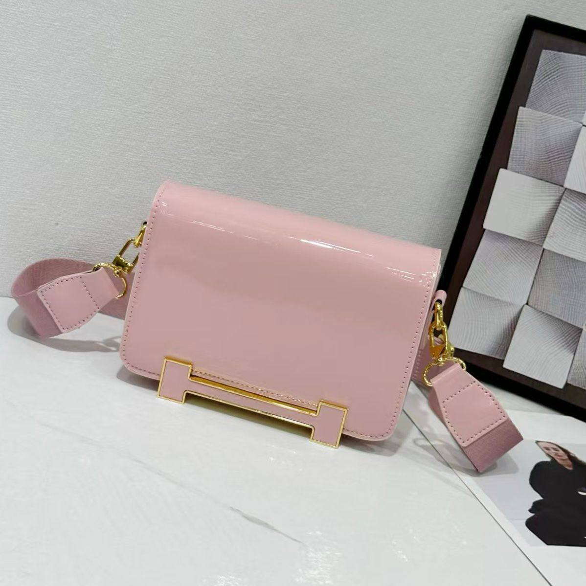 HERMES 

 HIGH QUALIT
 WITH BOX 
🎁🎁🎁

100 dhs✅

Zain295
♥️♥️♥️