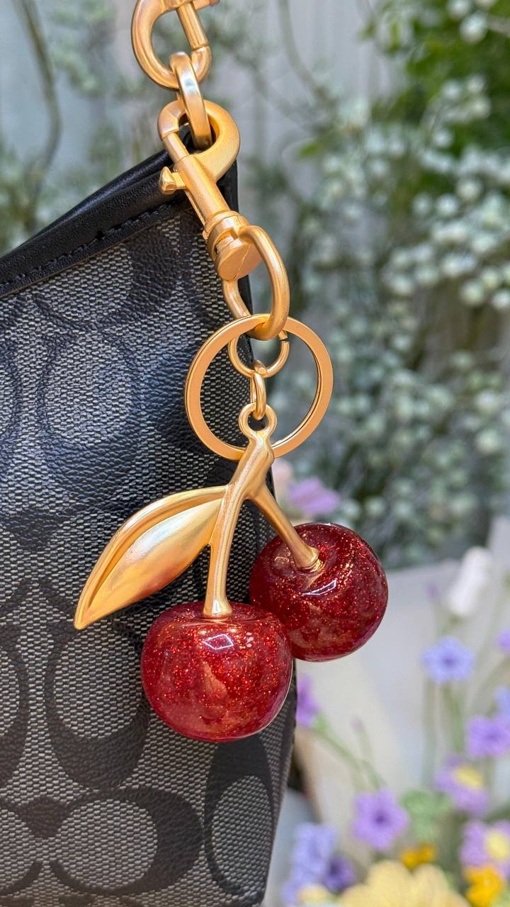 Cherry keychain
Rose gold
20 dhs🪙🌨️

Zain44
♥️♥️♥️