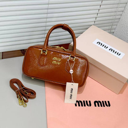 MIU MIU

BEST QUALITY 

WITH BOX’S 
🎁🎁🎁

90 dhs✅
SIZE 23CM

Zain290
♥️♥️♥️