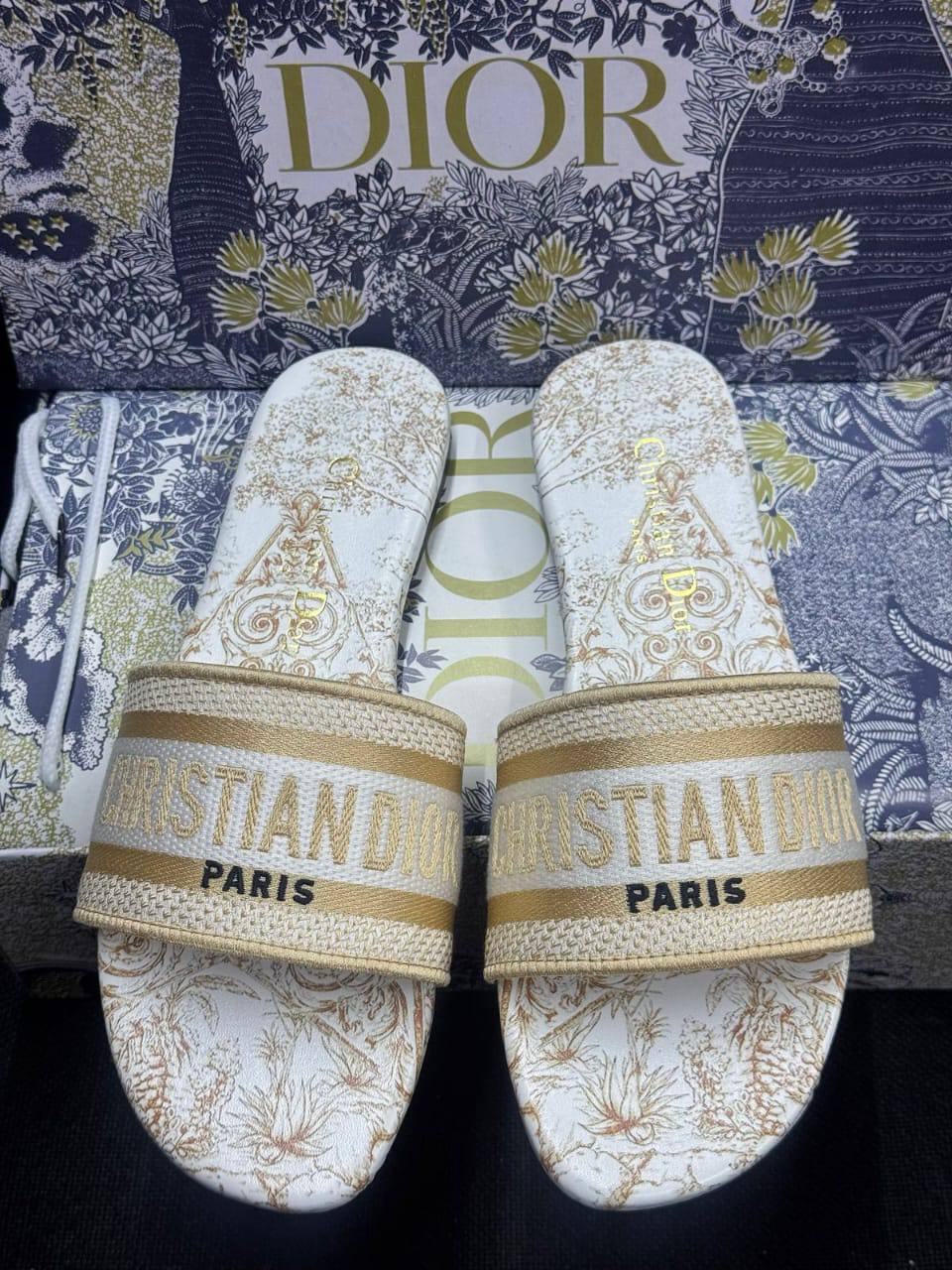 Dior slipper  
Size;36 to 42
85 dhs🪙🪙

Zain241
♥️♥️♥️