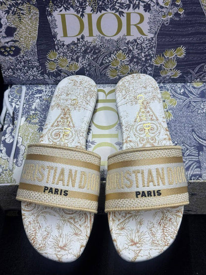 Dior slipper  
Size;36 to 42
85 dhs🪙🪙

Zain241
♥️♥️♥️