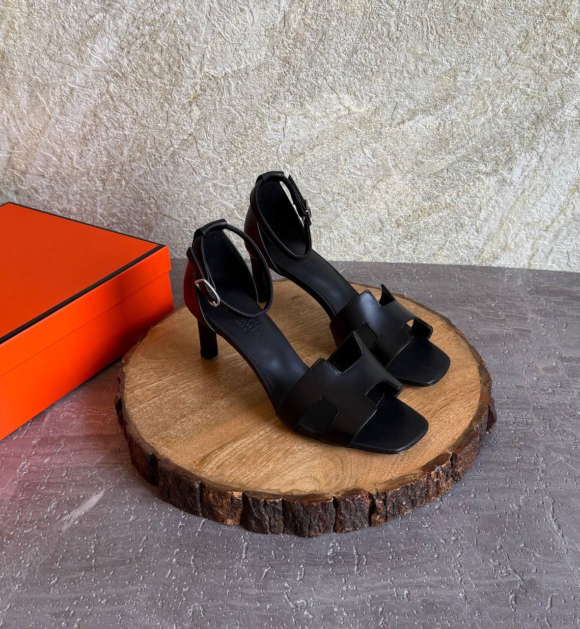HERMES 
SuperMaster Quality 💯
450 dhs🇦🇪🇦🇪
Size: 36-41 💥

Zain171
♥️♥️♥️