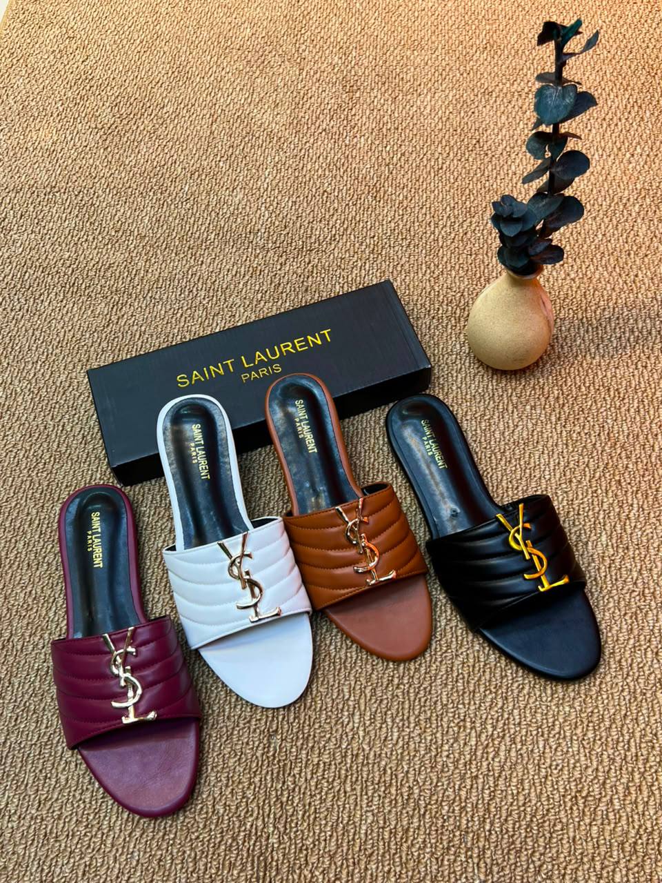 Slippers
75 dhs✅
Size 36-41

Zain236
♥️♥️♥️