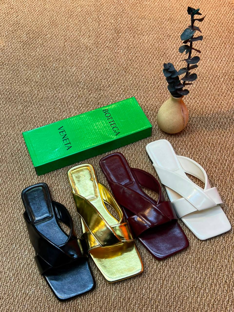 Slippers
75 dhs✅
Size 36-41

Zain236
♥️♥️♥️