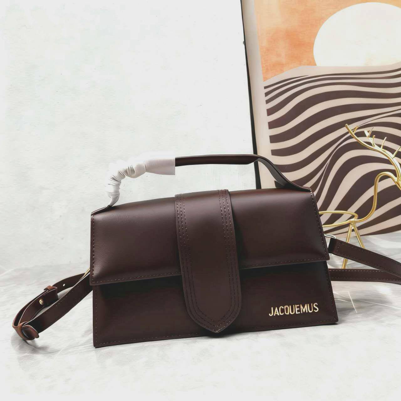 JACQUEMUS 
BIG SIZE NEW CAME GOOD QUALITY 

WITH BOX 🎁🎁🎁

110 dhs💓
SIZE: 24CM

Zain39
♥️♥️♥️