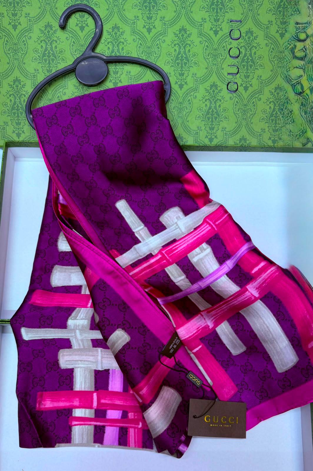 Silk scarf 

40 dhs🇦🇪  
no box

60 dhs🇦🇪 with box

Zain93
♥️♥️♥️