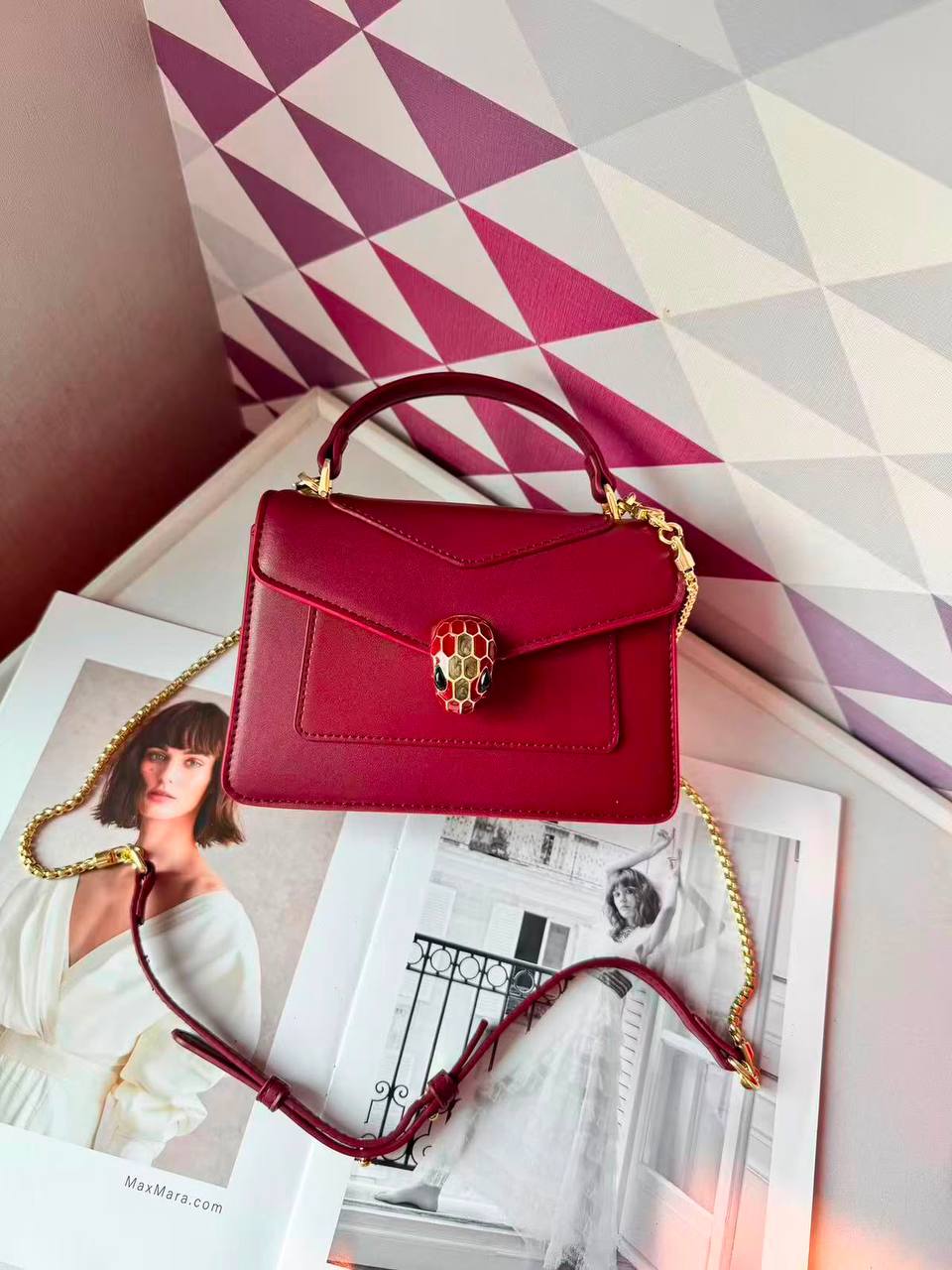Bvlgari
Best quality with box’s 
120 dhs🇦🇪🇦🇪
Size 20 CM

Zain290
♥️♥️♥️