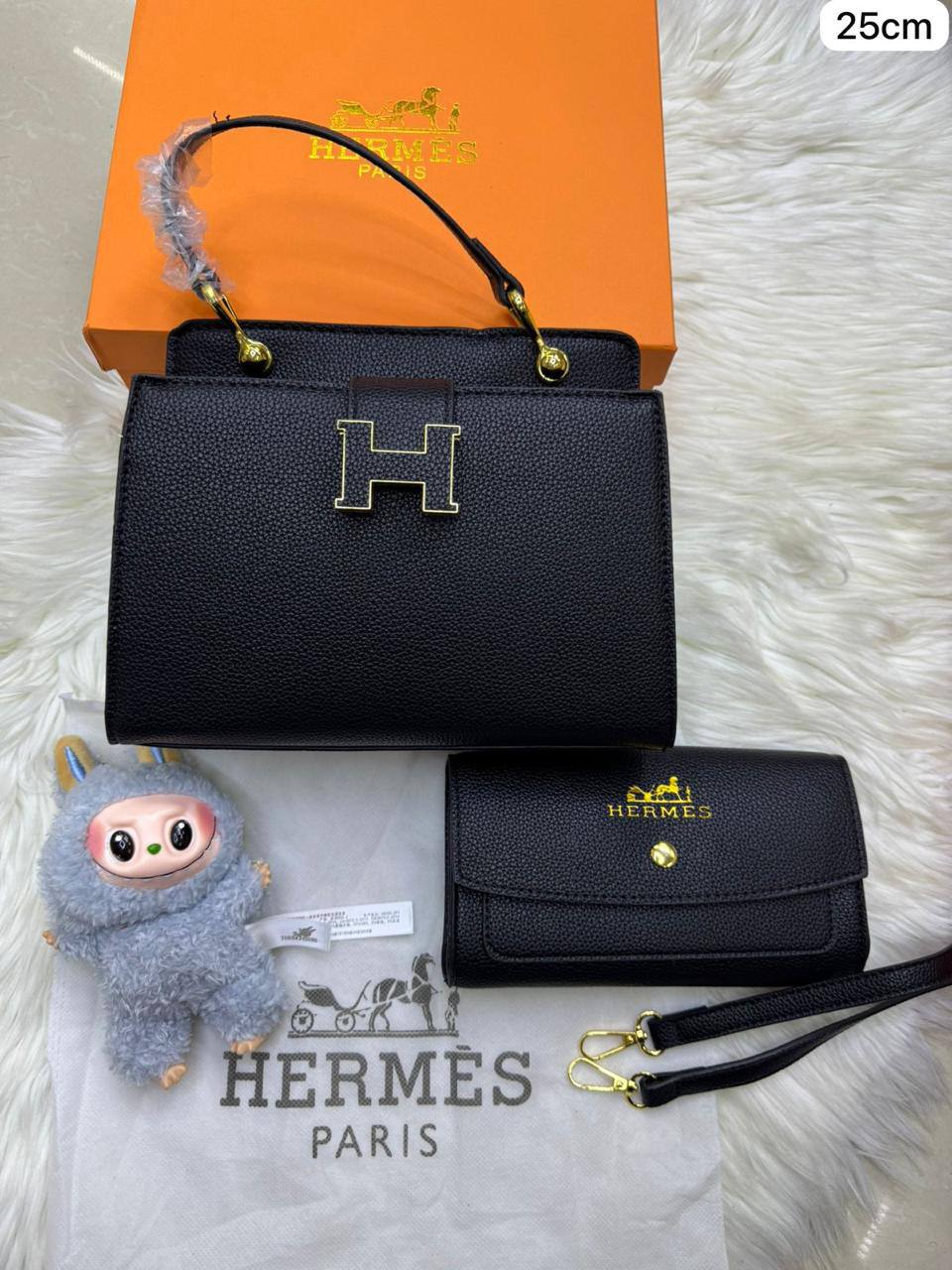 💞 Hermes 2 in 1
1️⃣ First quality ＋🎁
Size : 25 * 13 * 16 cm
95 dhs🇦🇪
with box🎁

Zain115
♥️♥️♥️