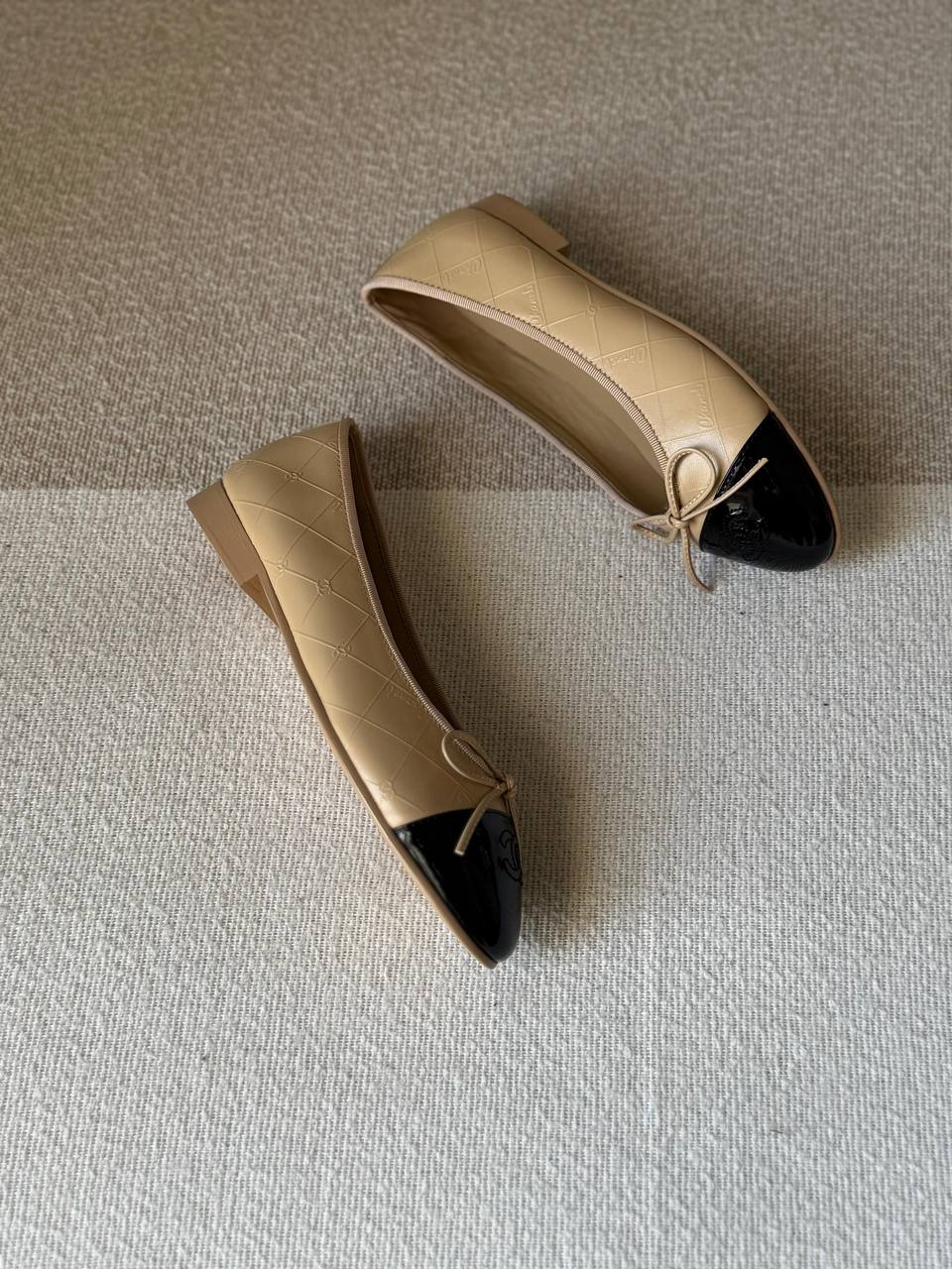 Chanel
Master Quality
Size 36 to 41
400 dhs✅

Zain288
♥️♥️♥️