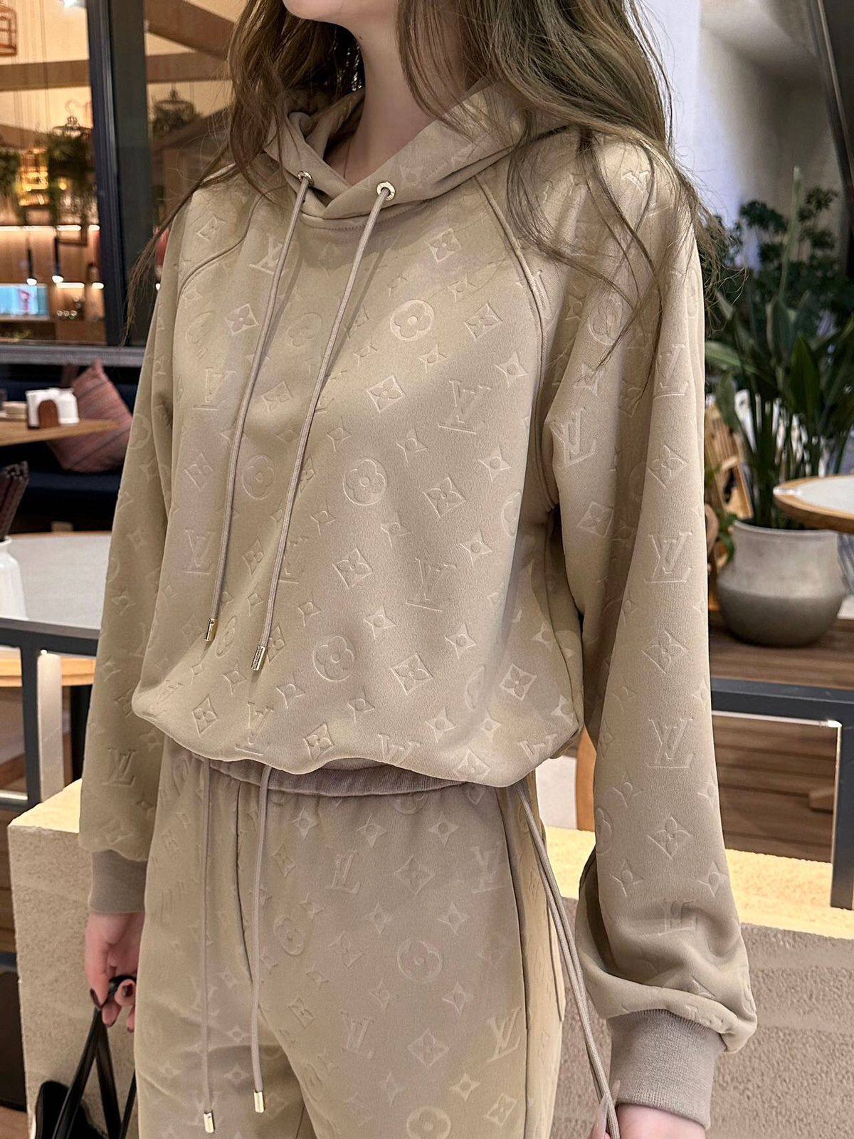 LV
Women’s Set
Master Quality 
SML
430 dhs❣️

Zain276
♥️♥️♥️