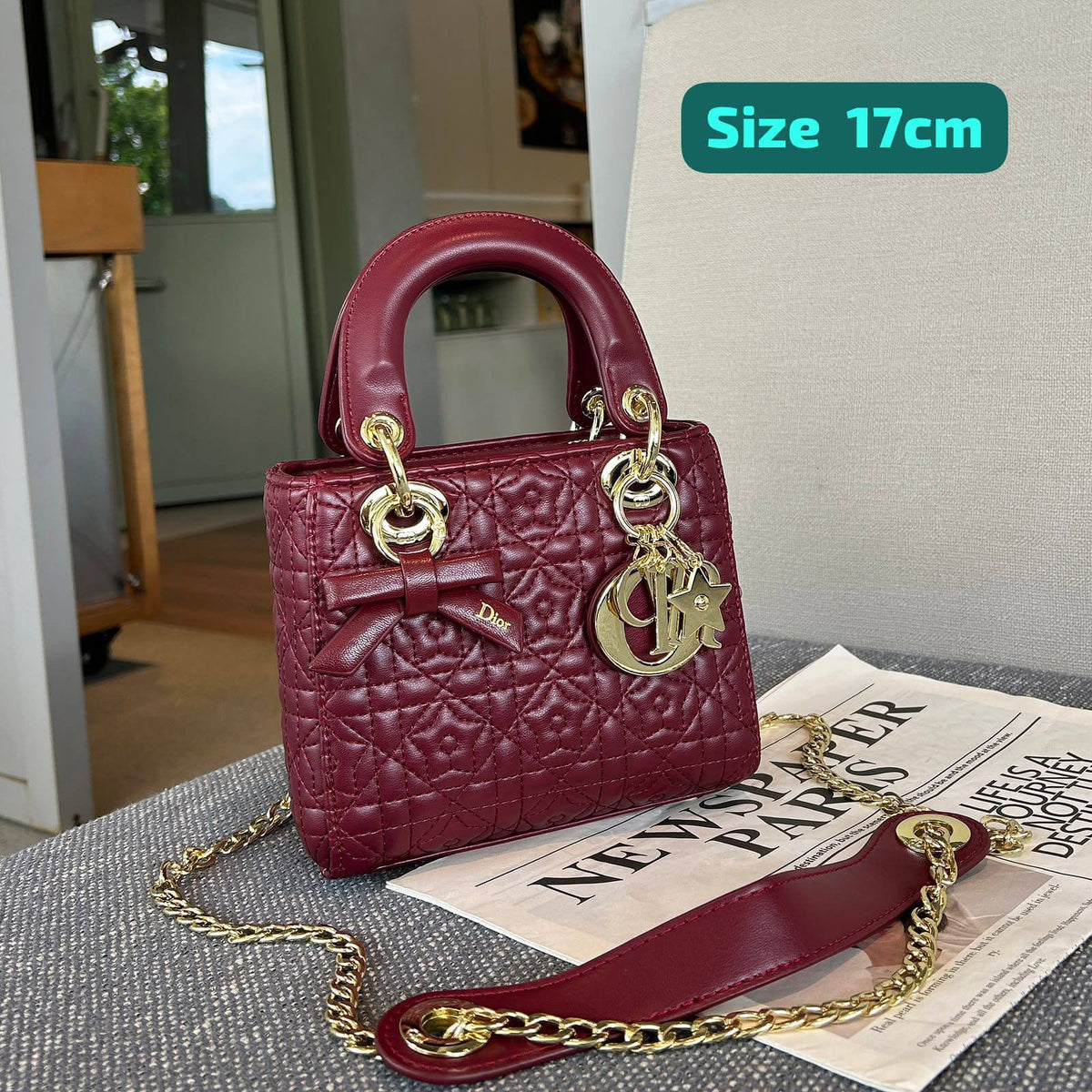 Dior

Good quality 

with box 
130 dhs🇦🇪🇦🇪🇦🇪

Zain186
♥️♥️