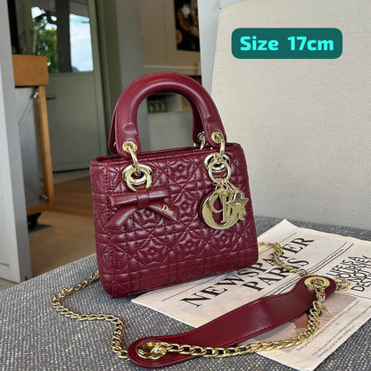 Dior

Good quality 

with box 
130 dhs🇦🇪🇦🇪🇦🇪

Zain186
♥️♥️