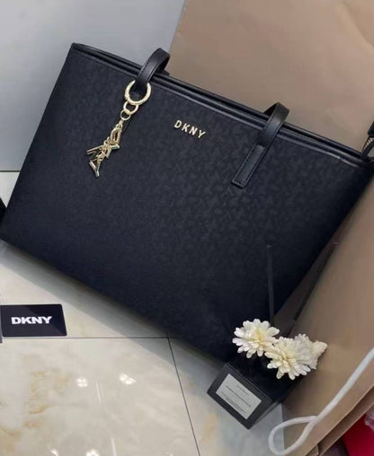 Dkny
120 dhs💓
good quality

Zain175
♥️♥️♥️