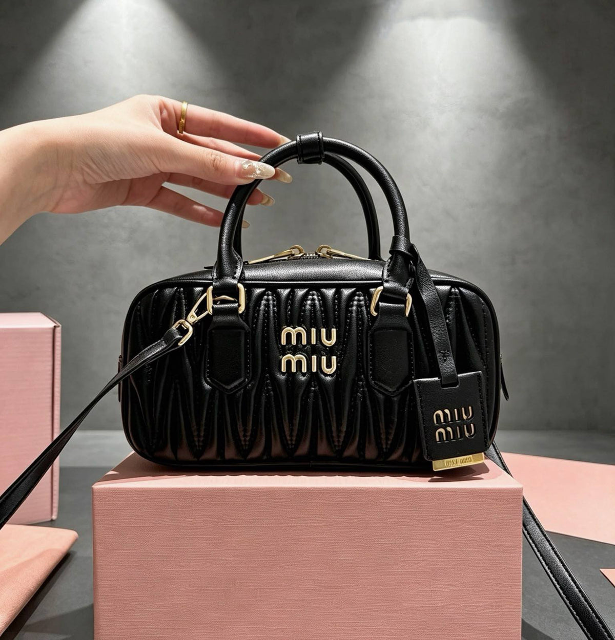 MIU MIU 

NEW CAME 
HIGH QUALITY 

WITH BOX 
115 dhs🇦🇪🇦🇪

Zain39
♥️♥️♥️