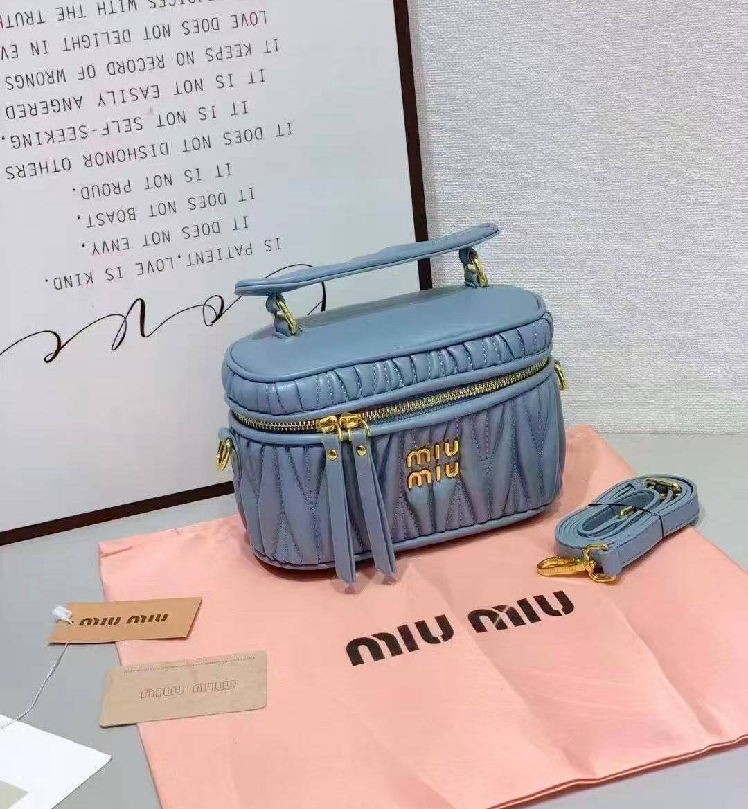 MIU MIU 

NEW CAME 
GOOD QUALITY 
WITH BOX 

90 dhs🇦🇪🇦🇪

Zain39
♥️♥️♥️