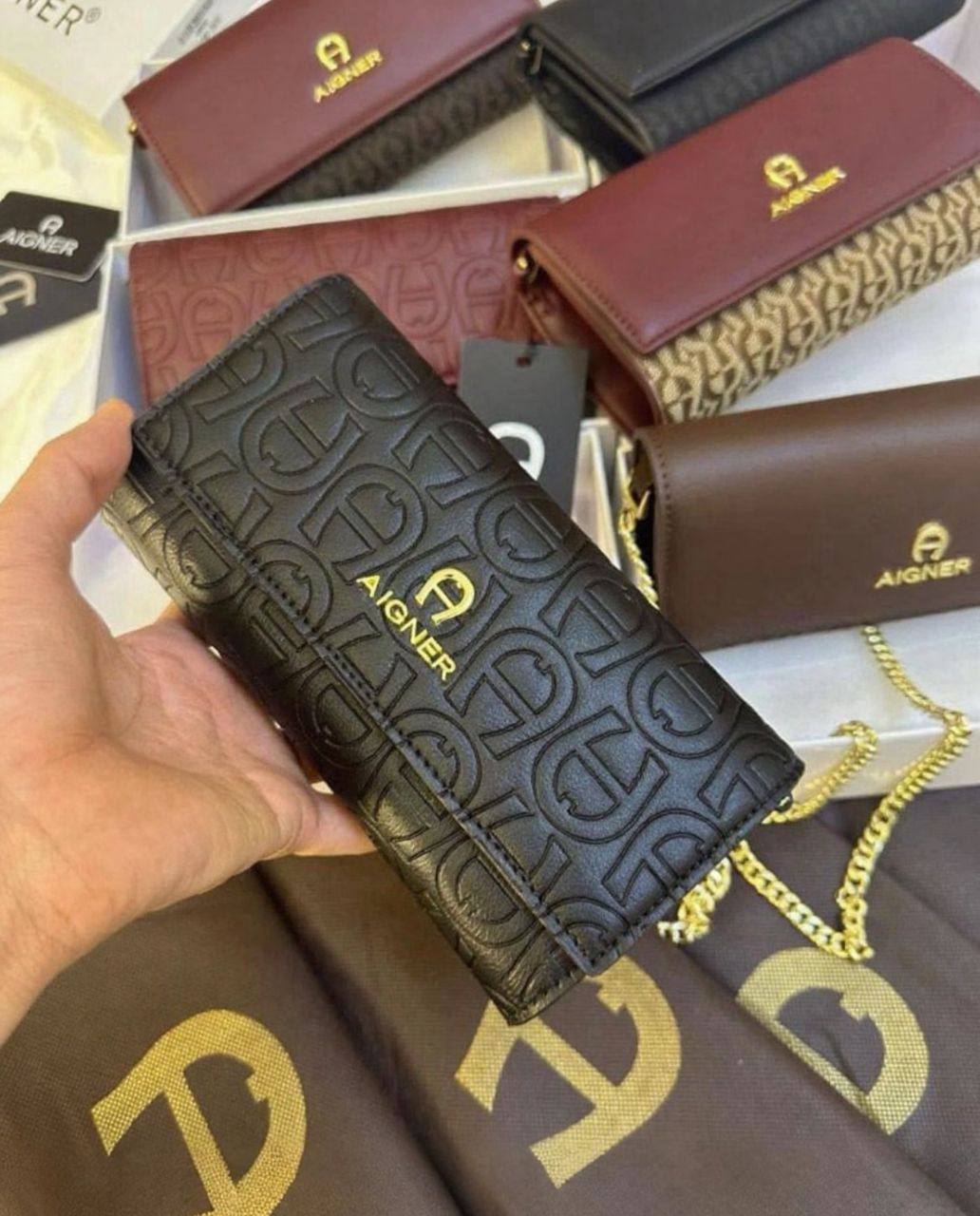 Aigner
90 dhs🪙🖤
size：20cm

Zain35
♥️♥️♥️