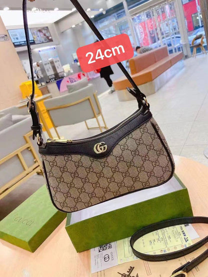 Gucci

19cm with box 90 dhs💓

24cm with box 95 dhs💓

Zain168
♥️♥️♥️