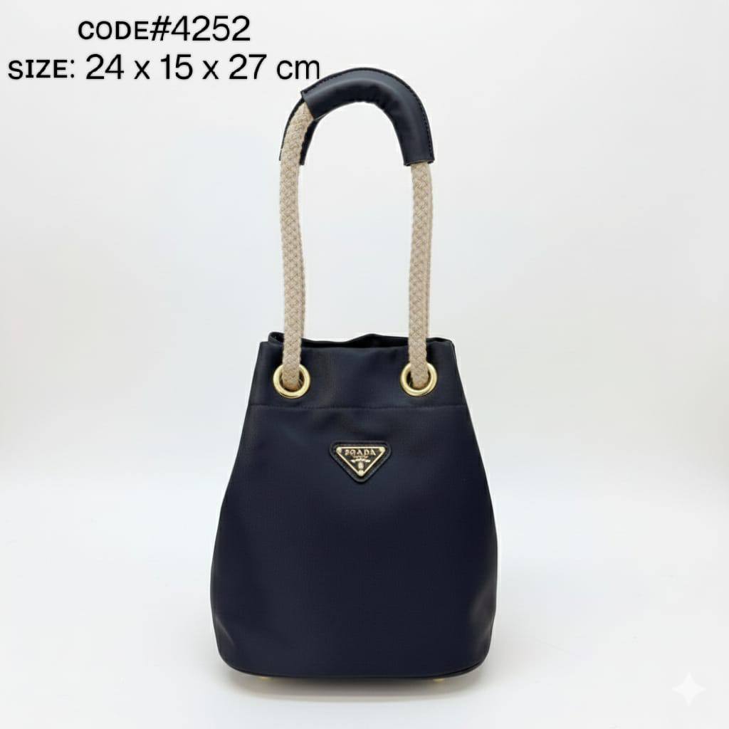 PRADA ᴍᴀʀɪɴᴇʀ
ʀᴇ- ɴʏʟᴏɴ ʙᴜᴄᴋᴇᴛ ʙᴀɢ
ᴡɪᴛʜ ʀᴏᴘᴇ ʜᴀɴᴅʟᴇ sᴛʀᴀᴘ
ɢᴏʟᴅ ʜᴀʀᴅᴡᴀʀᴇ
sɪᴢᴇ: 24 cm

75 dhs✅

Zain31
♥️♥️♥️
