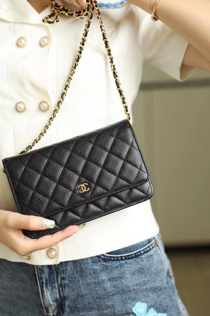 Chanel

75 dhs❣️

With box
🎁🎁🎁

Zain219
♥️♥️♥️