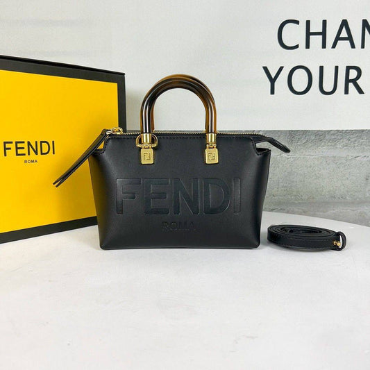 Fendi
Mini size
75 dhs✅

Zain219
♥️♥️♥️