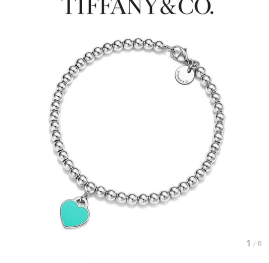 Tiffany  🦋
Breslat ❤️‍🔥
Master quality 💯

With normal boxes 📦 
45 dhs🪙

With master box 🗃️ 
70 dhs🪙

Zain216
♥️♥️♥️