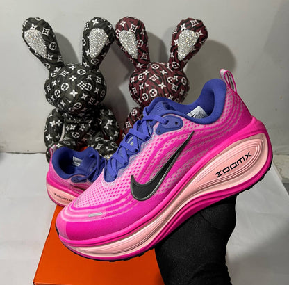 Nike Vomero Plus 
36-42 AVAILABLE 😇
220 dhs🇦🇪🇦🇪

Zain242
♥️♥️♥️