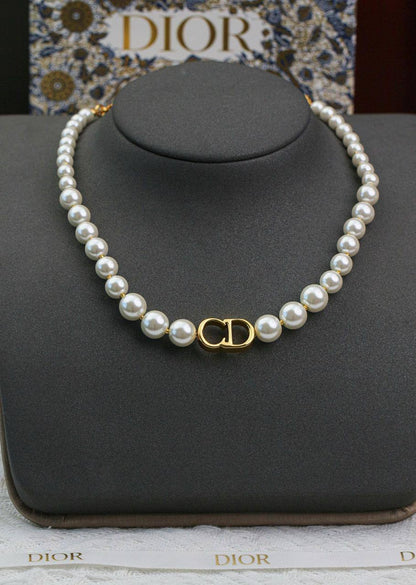 DIOR
  
   _*SET*_ 💎
      ⭐✨💫
110 dhs🌺
 *MASTER QUALITY*

With Box And Paper BAG 🎁🛍️

Zain89
♥️♥️♥️