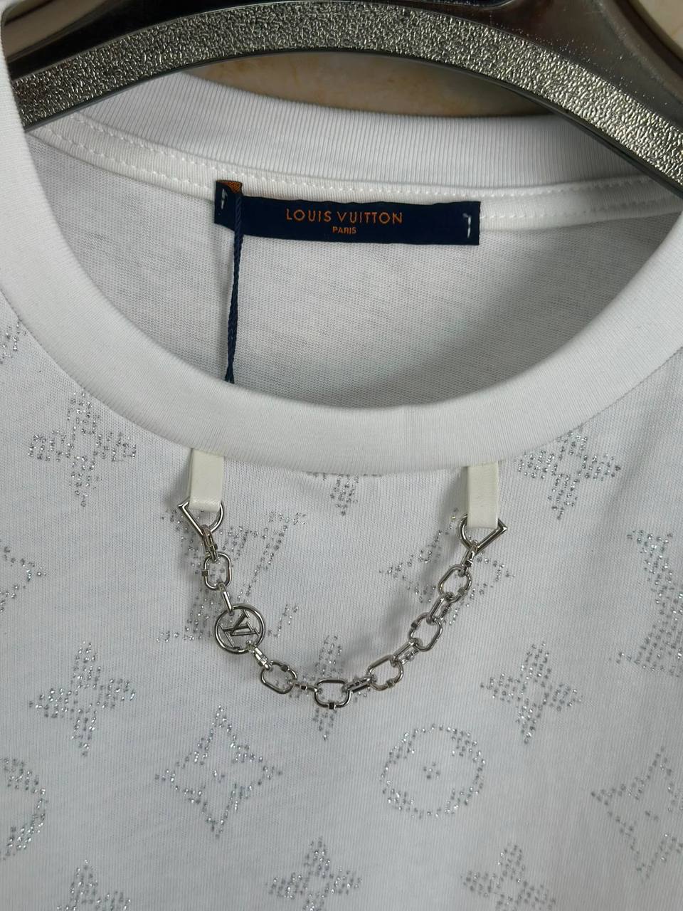 LV
Women’s Tshirt 
Master Quality 
SML
250 dhs🇦🇪🇦🇪

Zain176
♥️♥️♥️