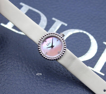 DIOR WOMEN LEATHER 
19MM

270 dhs🪙🌨️

Zain58
♥️♥️♥️