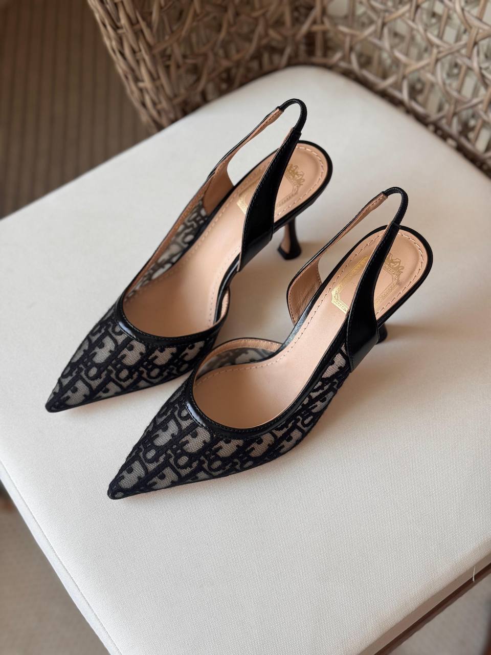 DIOR 🤍
🤩Available new 😍😍
Size: 36 to 41
Super master quality
450 dhs✅

Zain198
♥️♥️♥️