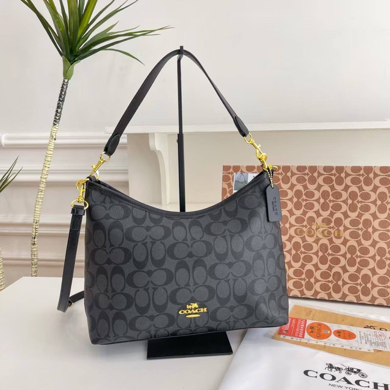 Coach
85 dhs🇦🇪🇦🇪
With box

Zain219
♥️♥️♥️