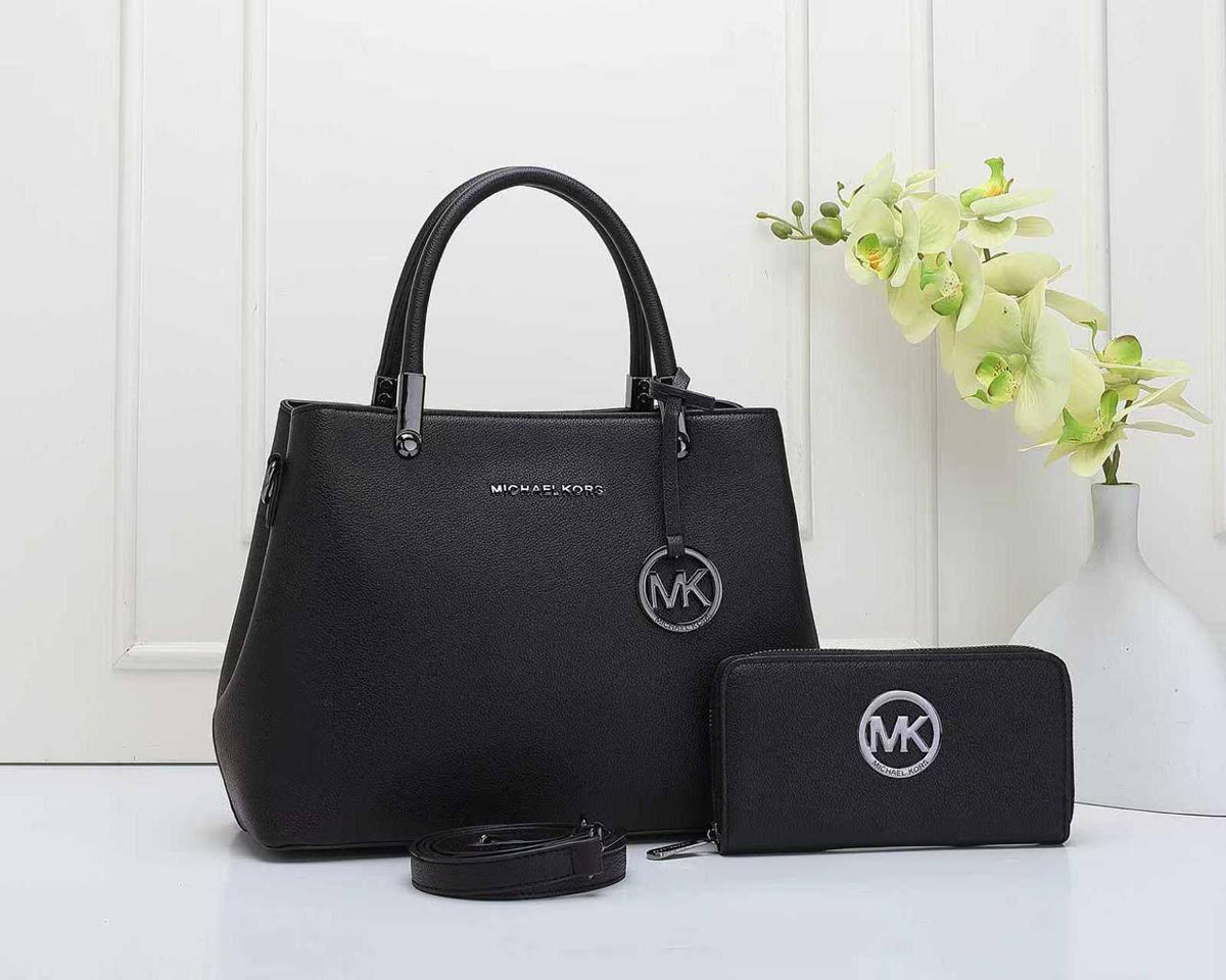MK 

NEW CAME 
GOOD QUALITY 
WITH WALLET 

110 dhs🇦🇪🇦🇪

SIZE: 31cm
Zain295
♥️♥️♥️