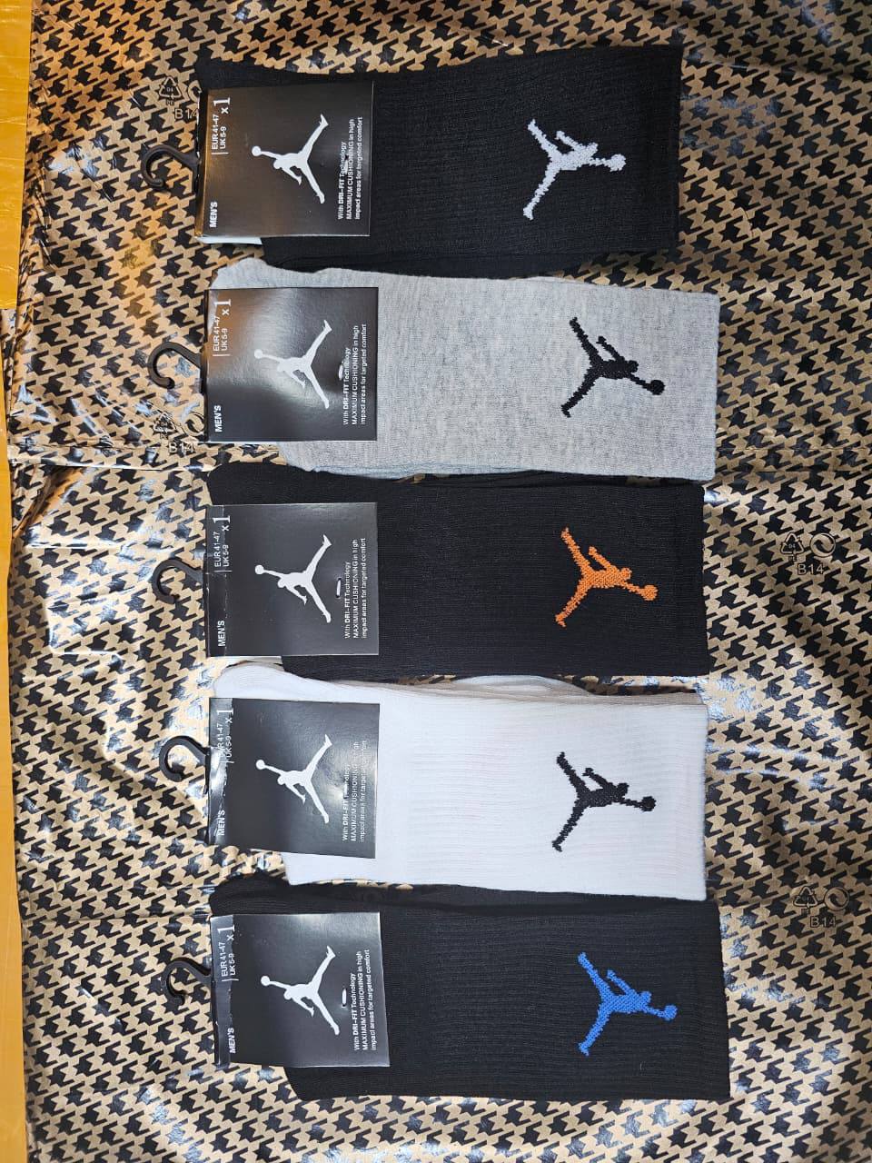 Socks 10 pcs  pack
Good quality high cut
55 dhs✅

Zain27
♥️♥️♥️
