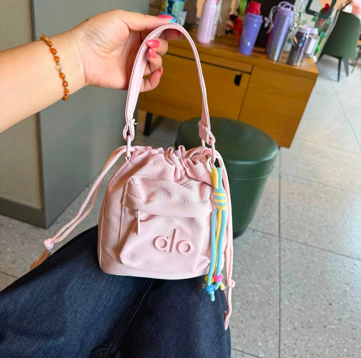 ALO
70 dhs🇦🇪🇦🇪
size 20×10×19cm

Zain42
♥️♥️♥️
