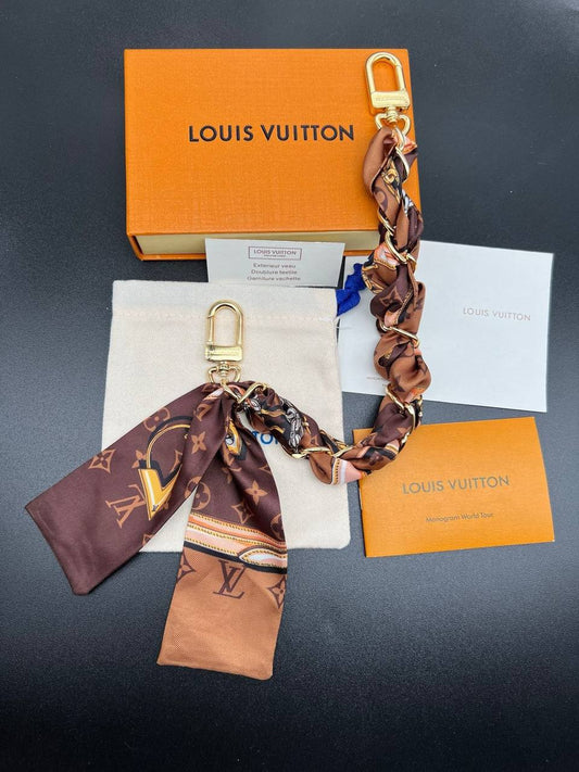 Louis Vuitton 🦋*
Bag charms ❤️‍🔥
Master quality 💯
With normal boxes 📦 
45 dhs🪙🌨️
With master box 🗃️ 
60 dhs🪙🌨️

Zain216
♥️♥️♥️