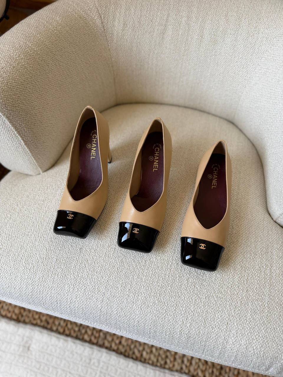 Chanel 
𝑨𝑨𝑨 𝑸𝒖𝒂𝒍𝒊𝒕𝒚
𝑺𝒊𝒛𝒆 𝟑5 𝒕𝒐 𝟒2 
490 dhs✅

Zain81
♥️♥️♥️