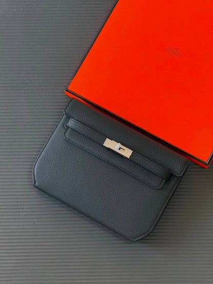 Hermes depech 25cm💕master quality😍with box❤️
360 dhs🇦🇪🇦🇪

Zain52
♥️♥️♥️