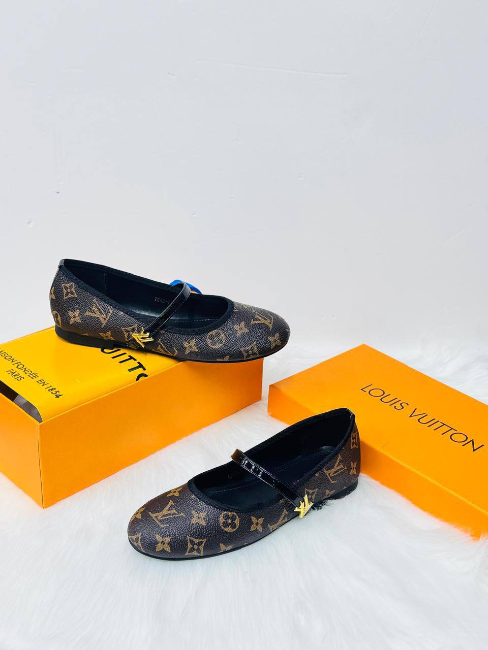 LV
𝗟𝗨𝗜𝗦 𝗩𝗨𝗜𝗧𝗧𝗢𝗡 𝗗𝗢𝗟𝗟 𝗦𝗛𝗢𝗘𝗦
💯high quality
Size 36-37-38-39-40-41
105 dhs🪙🌨️

Zain86
♥️♥️♥️