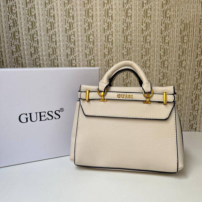💗 Guess Handbag
1️⃣ First Quality ＋🎁
Size : 23.5 * 17 * 6  cm
90 dhs🪙🌨️
with box🎁

Zain115
♥️♥️♥️