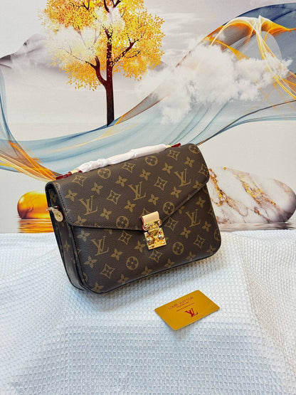 LV
Best quality

With box’s
🎁🎁🎁

105 dhs❣️
size 23cm

Zain158
♥️♥️♥️