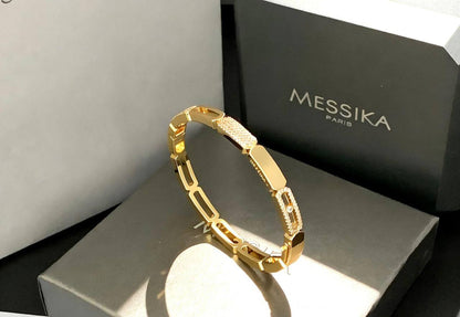 MESSIKA 
✨💫
BANGLE 
70 DHS💓
WITH BOX AND PAPER BAG 🎁🛍️

Zain89
♥️♥️♥️