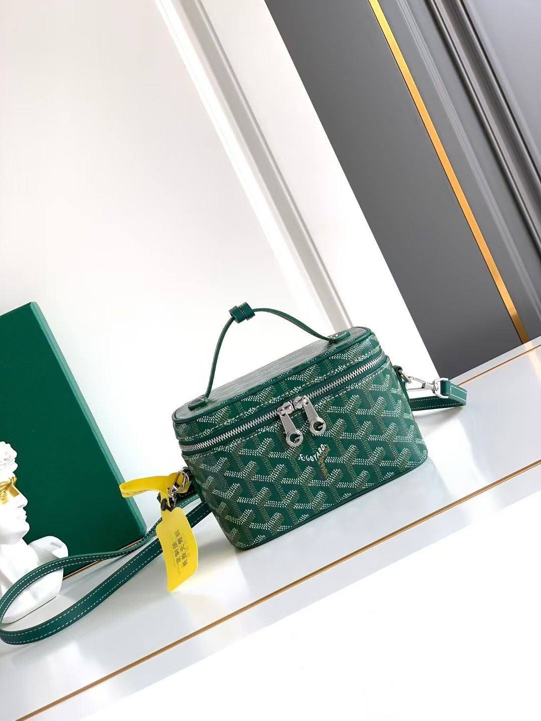Goyard

95 dhs🇦🇪🇦🇪

With box
18 cm

Zain219
♥️♥️♥️