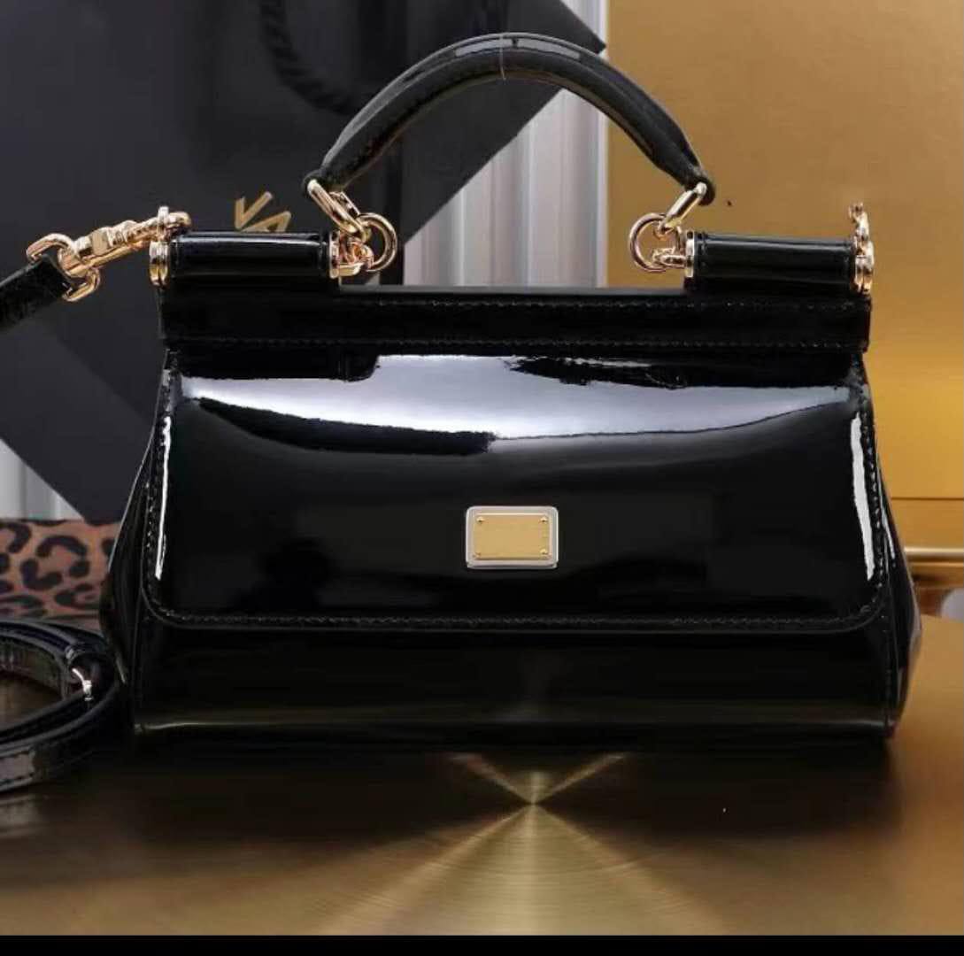 D&G
with box
110 dhs🇦🇪🇦🇪

Zain306
♥️♥️♥️