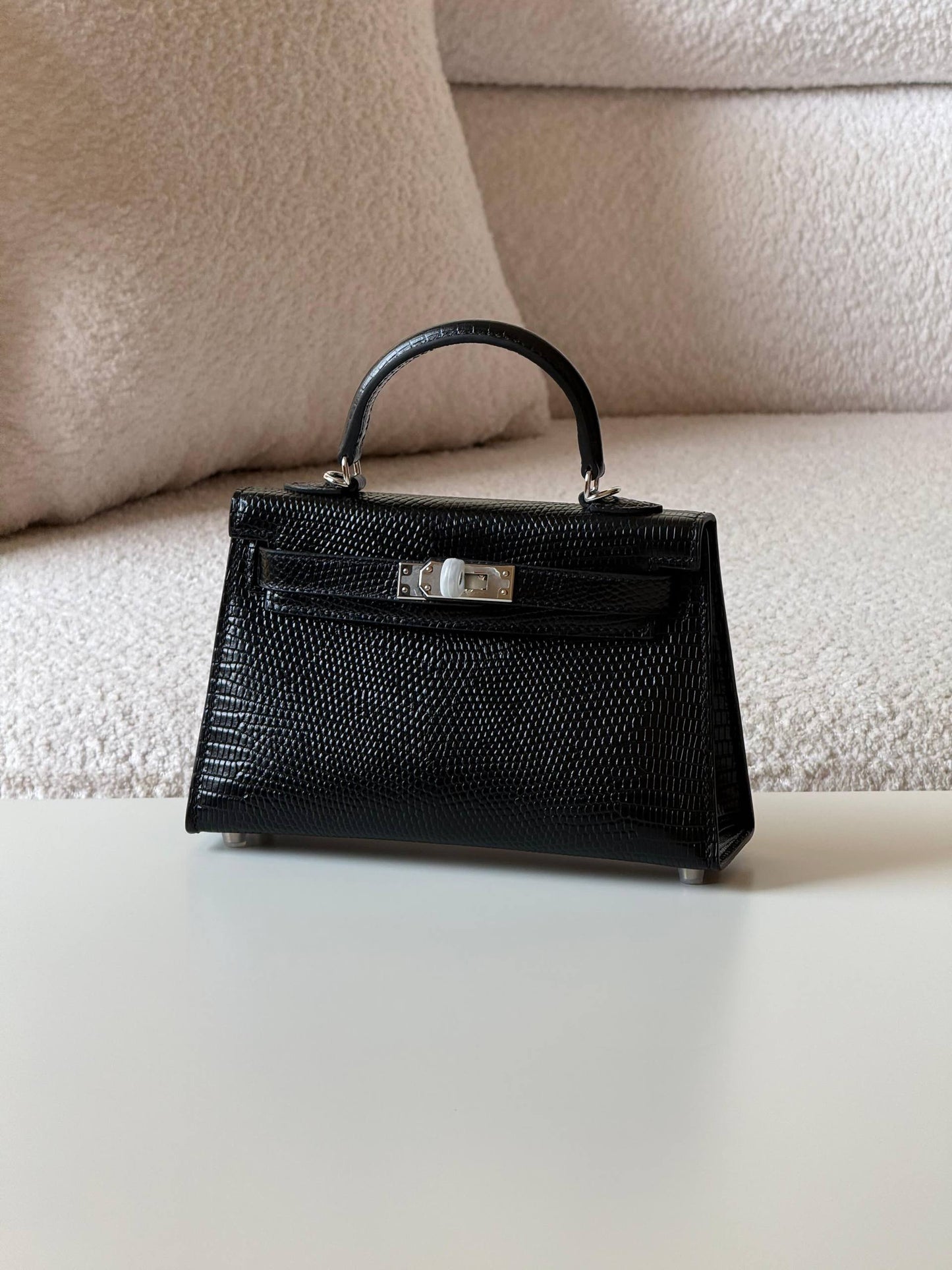 Hermes
minikelly 19cm💥Master quality ✅with box📦
610 dhs❣️

Zain52
♥️♥️♥️