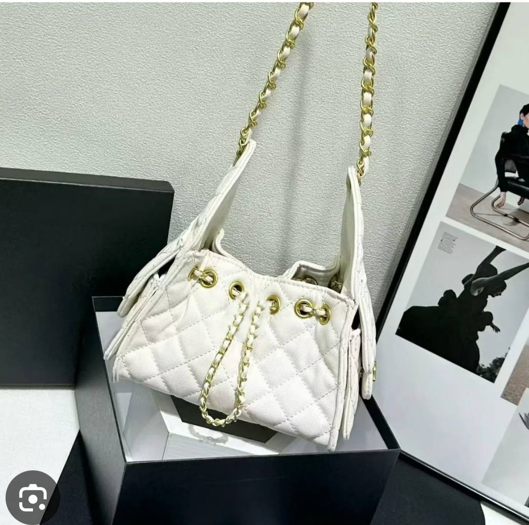 Chanel

withbox 

100 DHS🇦🇪🇦🇪

Zain143
♥️♥️♥️