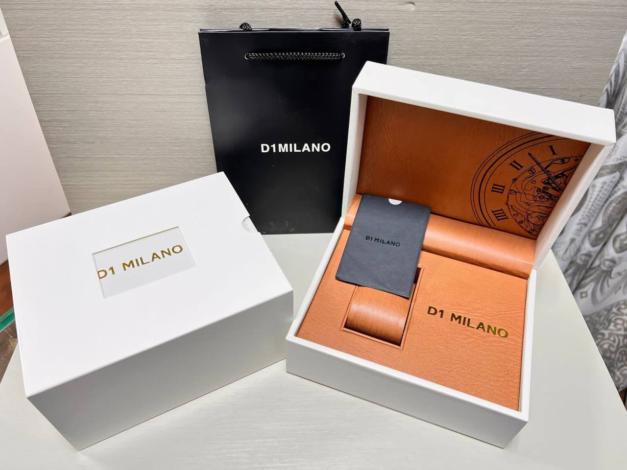 Watches Boxes
Master Box + Paper bag & Card
🎁🎁🎁

50 dhs🪙🌨️

Zain85
♥️♥️♥️