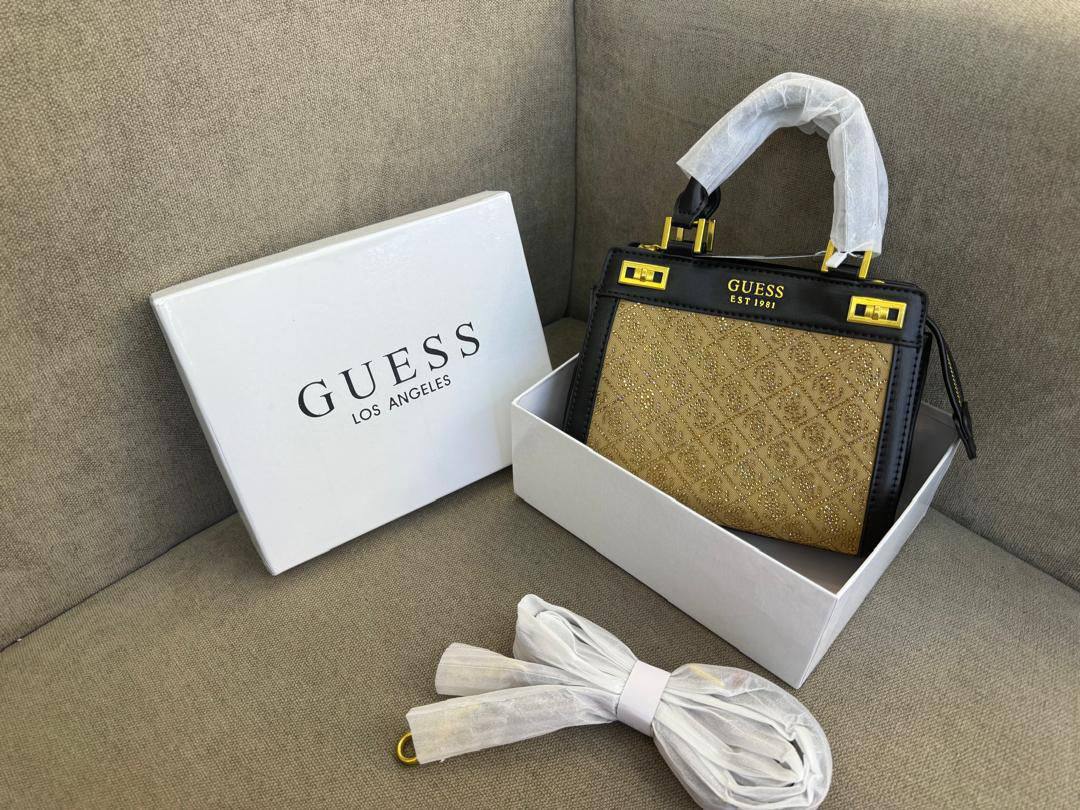 Guess
100 dhs✅
Good-quality 

with box
🎁🎁🎁

Zain35
♥️♥️♥️