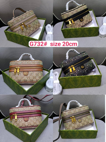 Gucci

100 dhs🇦🇪
with box

Zain26
♥️♥️♥️