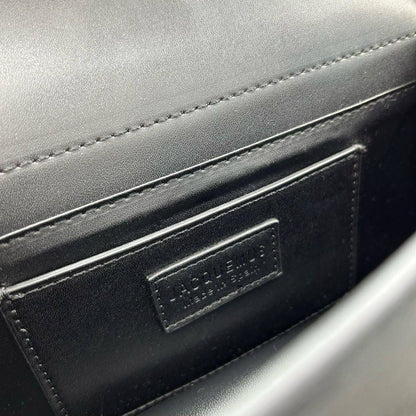 JACQUEMUS 

COPY ONE 

RESTOCK 

WITH BOX 

BIG SIZE  220 DHS……
(Leather)

Zain295
♥️♥️♥️♥️
