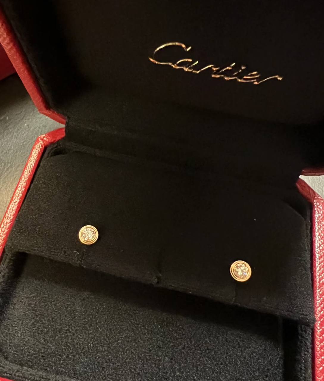 cartier❤️‍🔥*
Earring 🦋
Master quality 💯
With normal boxes 📦 
45 dhs✅
With master box 🗃️ 
80 dhs✅

Zain216
♥️♥️♥️
